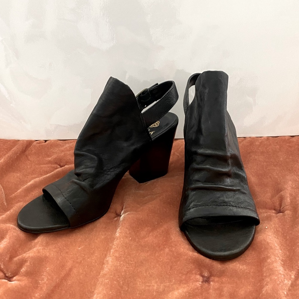 Isola Lasara Black Leather Adjustable Slingback